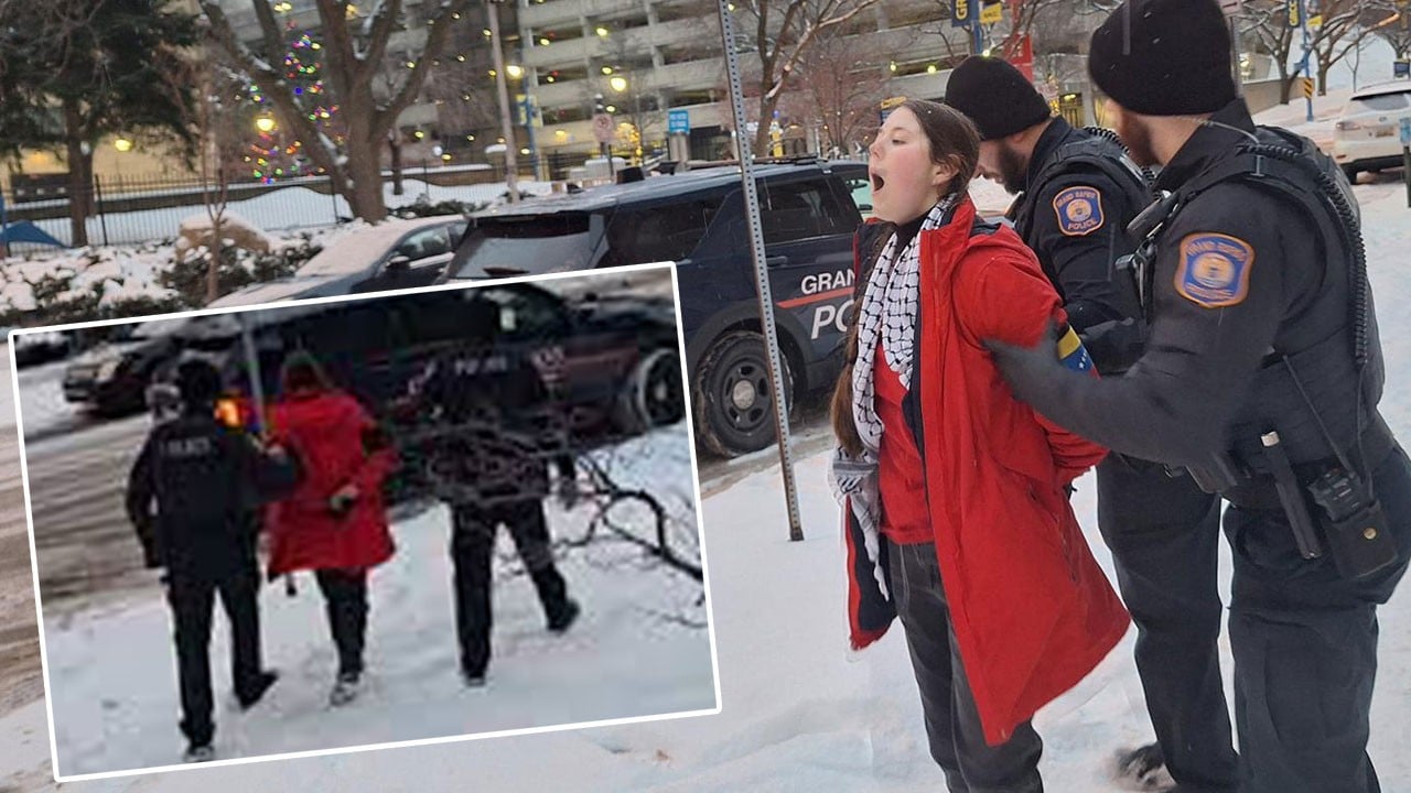 Sen misin Trump'ı eleştiren! Canlı yayında kelepçelenerek götürüldü