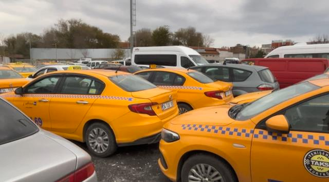 Sen misin Türk yolcuyu almayıp turisti döven… Denetimler sıkılaşınca otoparklar taksilerle dolup taştı