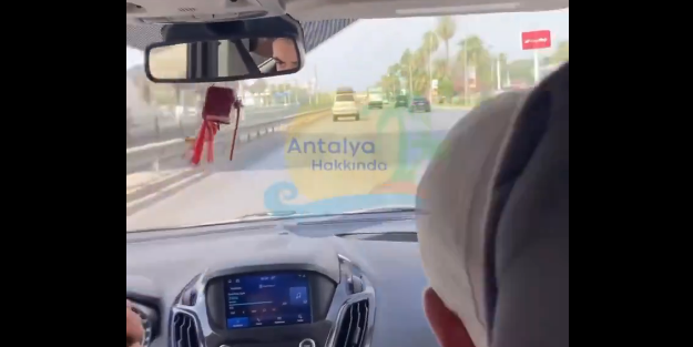 Sen misin yolda makas atan? Kendi kazasını böyle çekti