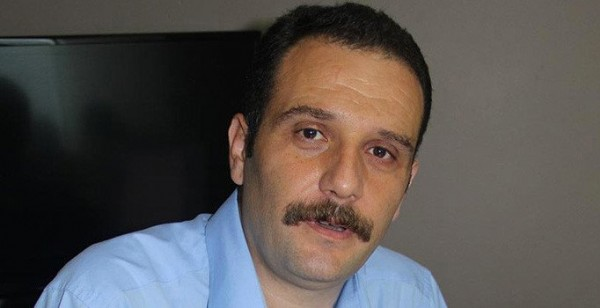 Sen ne içiyorsun Aytunç Erkin? Bu nasıl kafa böyle