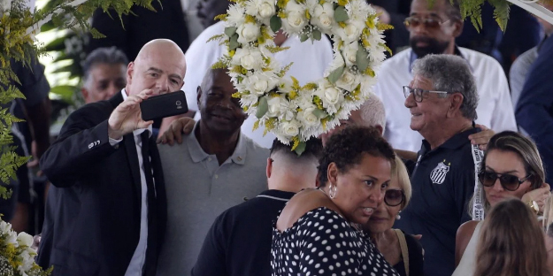 Sen ne yaptın Gianni Infantino! Yok artık...