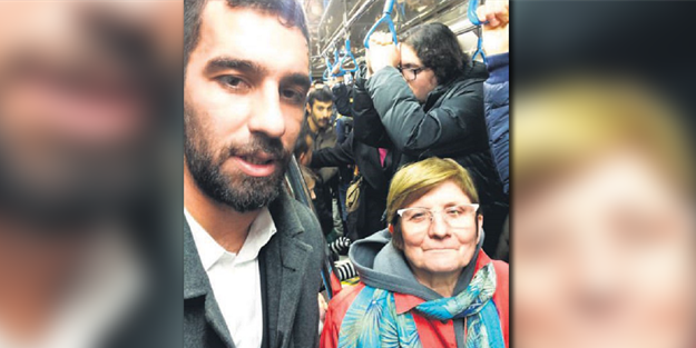 'Sen o ünlü futbolcu değil misin oğlum?'