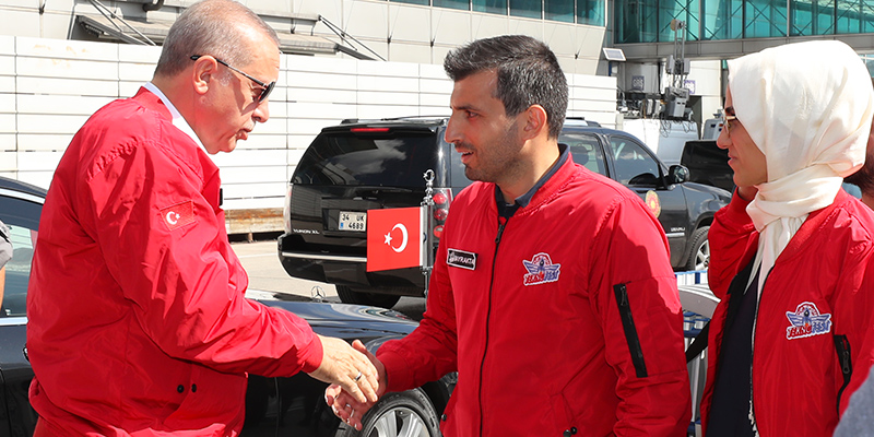 Sen Selçuk Bayraktar'ın kayınpederine kurban ol e mi