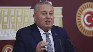 Sen siyaseti bırak mizaha başla Cemal Enginyurt! AK Parti’yi yenmek için yüzde 0.01’lik partiye geçmiş