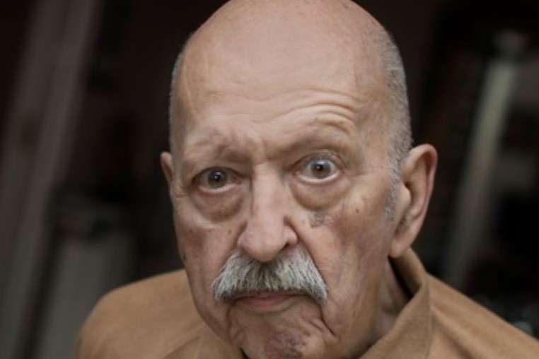 Sende hiç utanma yok mu be adam! Bunu nasıl yaparsın ihtiyar