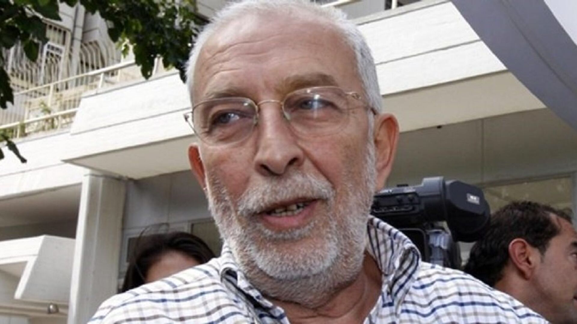 Sende hiç utanma yok mu Emin Çölaşan! Hâlâ akıllanmamış! Bunu nasıl yazarsın?