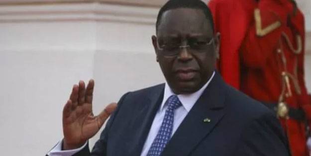 Senegal Cumhurbaşkanı Macky Sall'den aşı isyanı
