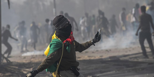 Sokak olaylarına karşı önlem! Tüm ülkede interneti kestiler