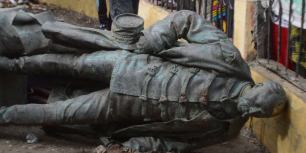 Senegal'de sömürgeci Fransa’ya tepki