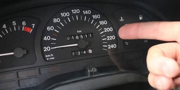 Senelerce garajda tutuldu! 95 model araç, açık arttırmayla satıldı