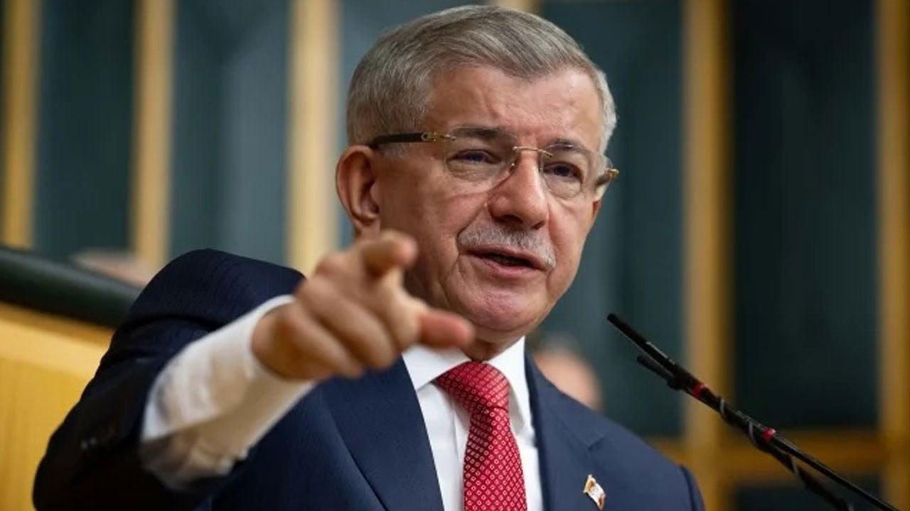 Seni de öyle indirseler aynısını söyler miydin? Pavyonda delege pazarlığına Davutoğlu kalkanı!