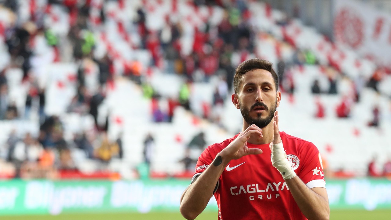 Seni gidi şerefsiz seni! Aşağılık herifin Antalyaspor'uma yaptığına bak!