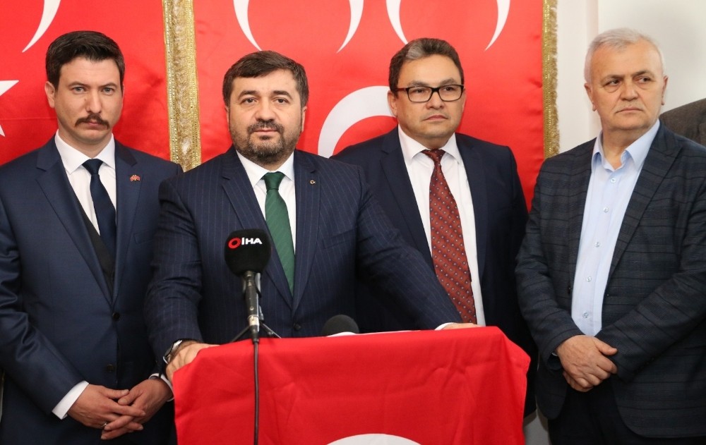 Şenlikoğlu: “Şehidimiz üzerinden siyaset yapılıyor” 