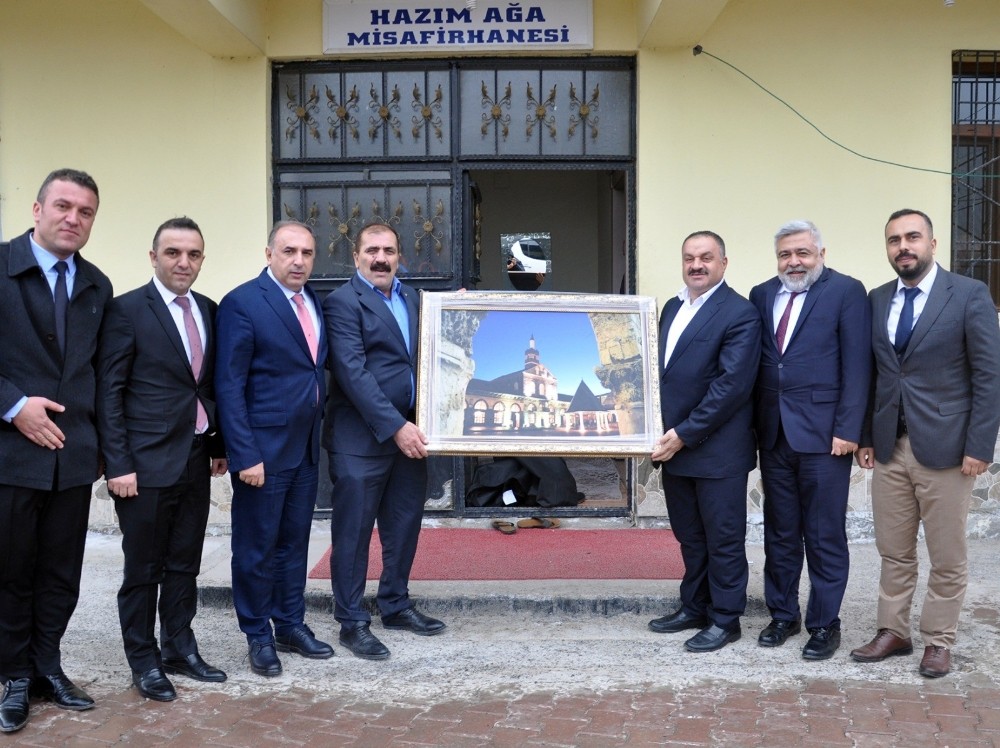 Şenoba Belediye Başkanı Babat, vatandaşların elektrik borcunu cebinden ödedi 