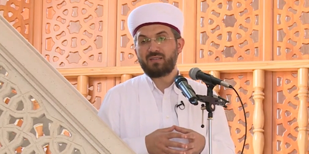 Şenocak Hoca: Survivor adlı yarışma programından fuhşiyat yağıyor