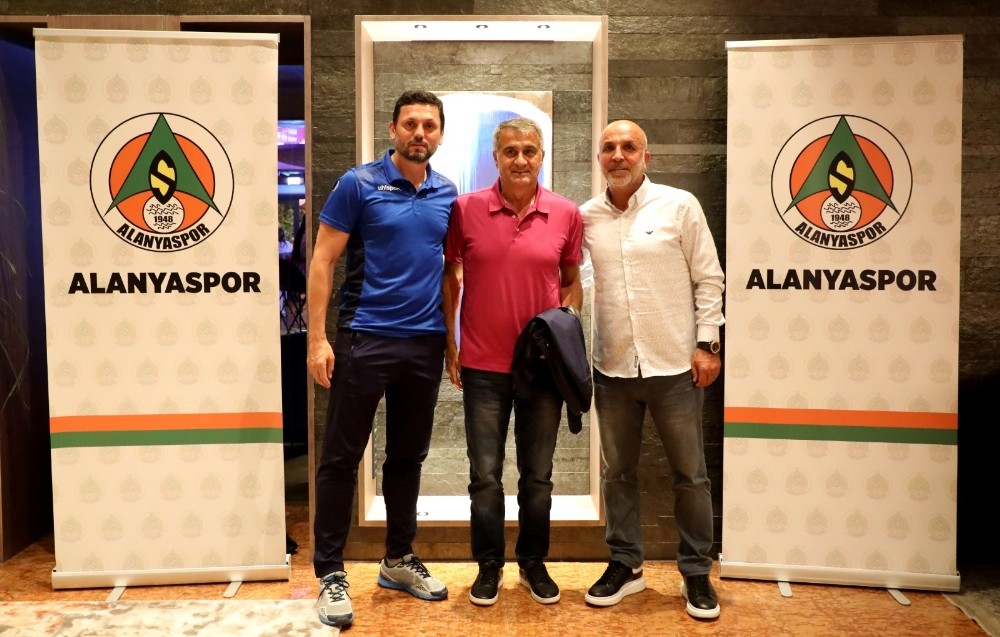 Şenol Güneş, Alanyaspor kampını ziyaret etti 