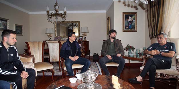 Şenol Güneş'ten evde toplantı!