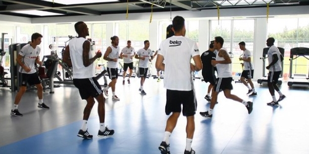 Şenol Güneş'ten futbolcularına sürpriz: Uçaktan iner inmez...