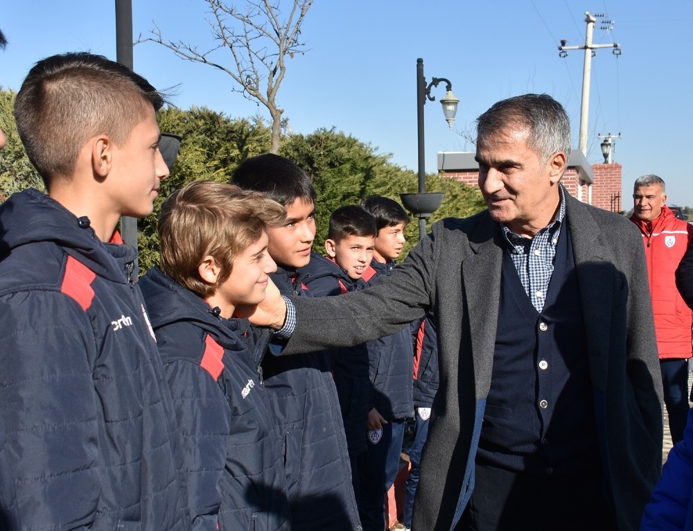 Şenol Güneş’ten genç futbolculara öğüt 