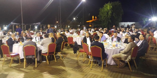 Sepetçiler Kasrına Kurulan İftar Sofrası Türkistan’a Köprü Oldu