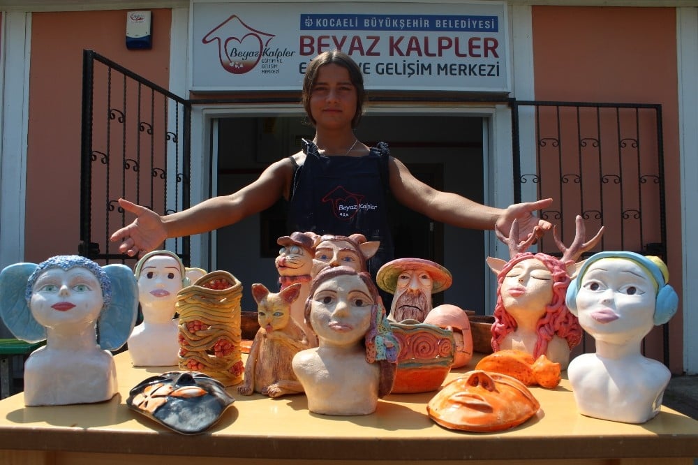 Seramik sanatıyla hayata bağlandı, eserleri ile beğeni topluyor 