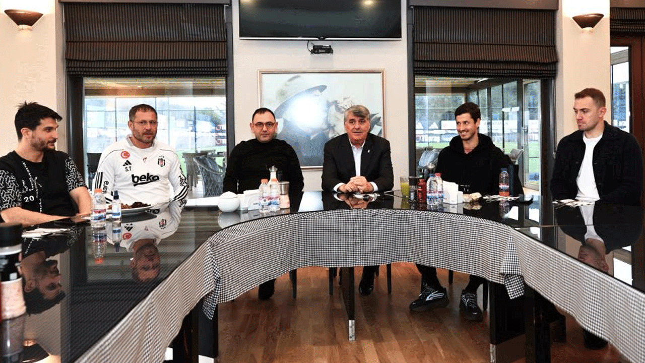 Serdal Adalı futbolcularla buluştu