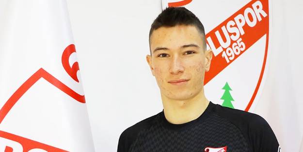 Serdar Kulbilge'nin oğlu Bartu, Fenerbahçe'den 1. Lig'e imza attı