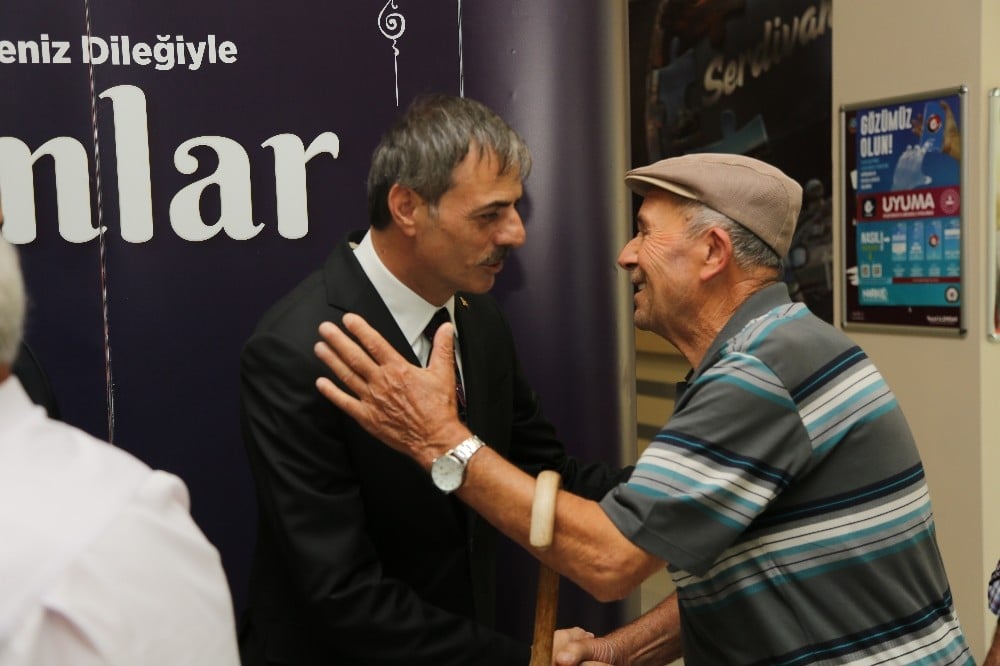 Serdivan bayramda kucaklaştı 