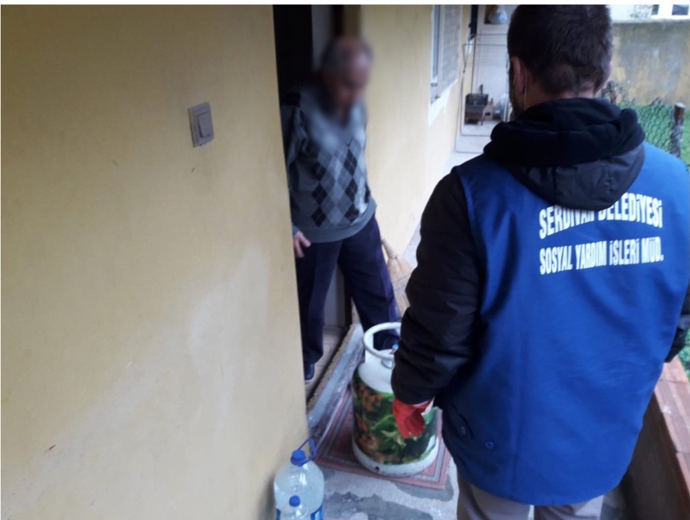 Serdivan Belediyesi ekipleri vatandaşları yalnız bırakmıyor 