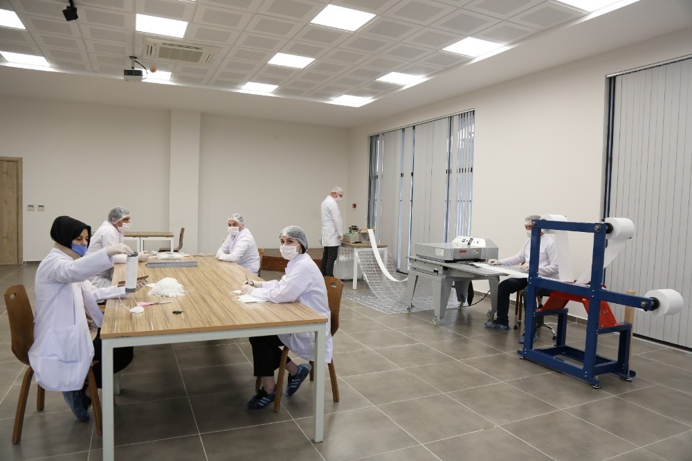 Serdivan Belediyesi maske üretimine başladı 