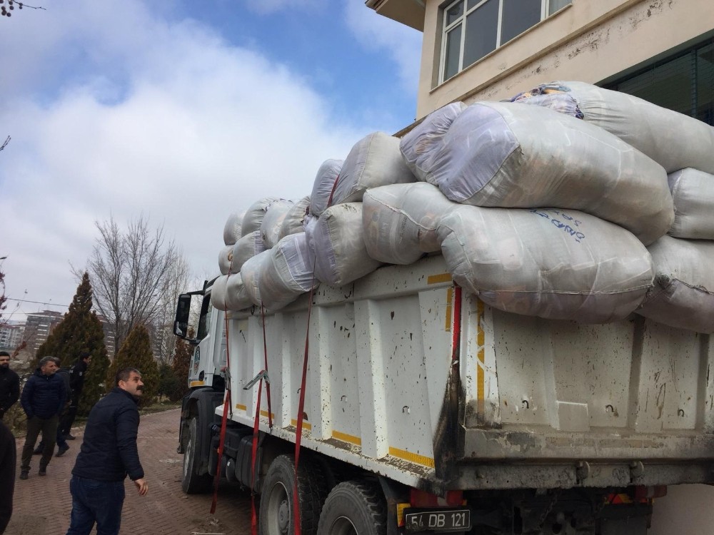 Serdivan’da toplanan yardımlar Elazığ’a ulaştı 