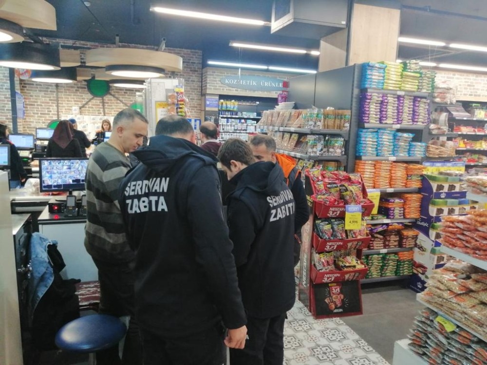 Serdivan’da zabıta ekipleri işletme sahiplerini bilgilendiriyor 