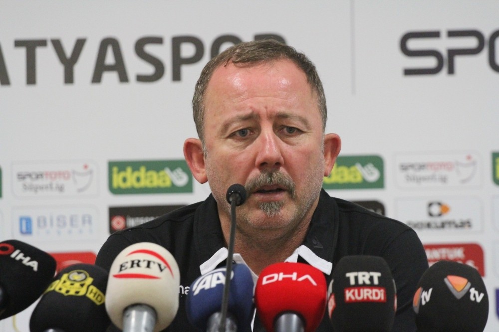 Sergen Yalçın: “Dezavantajlı bir skor ama elenmeyecek bir takım değil” 