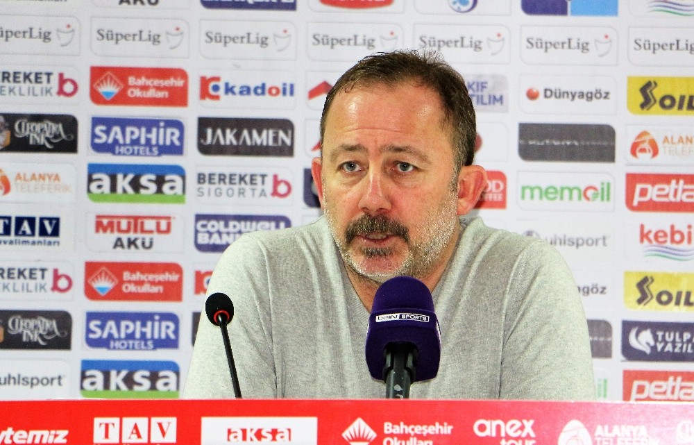 Sergen Yalçın: “Gol atamıyoruz ama pozisyona giriyoruz” 