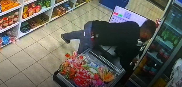 Seri hırsız kameralara yakalandı: Önce ev sonra market!