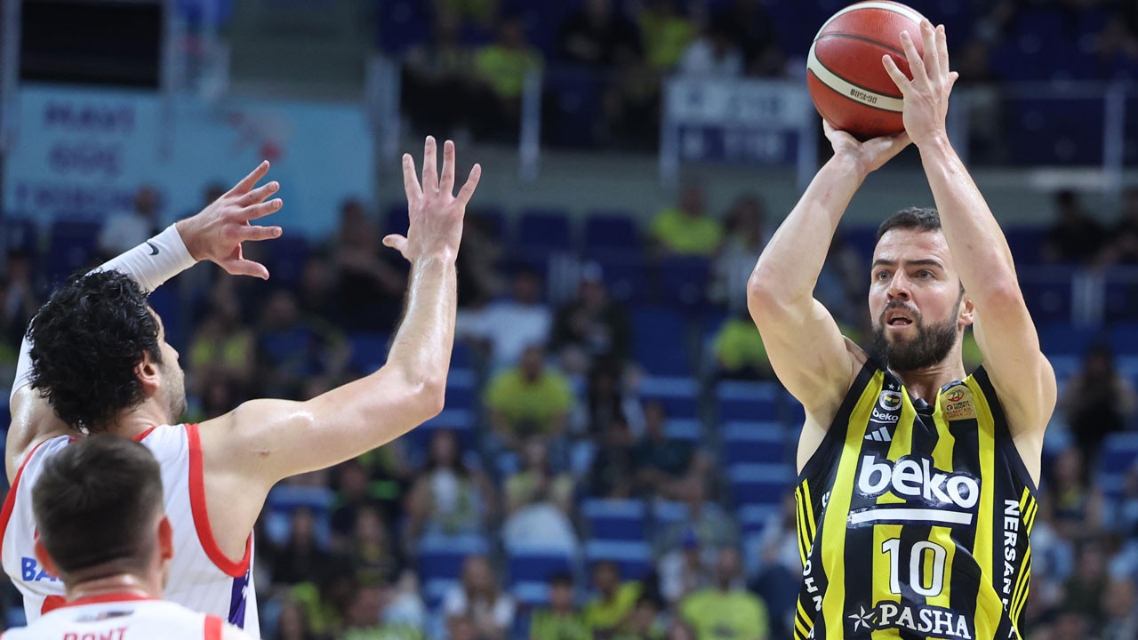 Seride avantaj yakaladı! Fenerbahçe 2-0 öne geçti