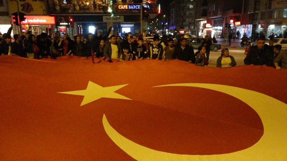 Serik’te İdlib şehitlerine destek yürüyüşü 