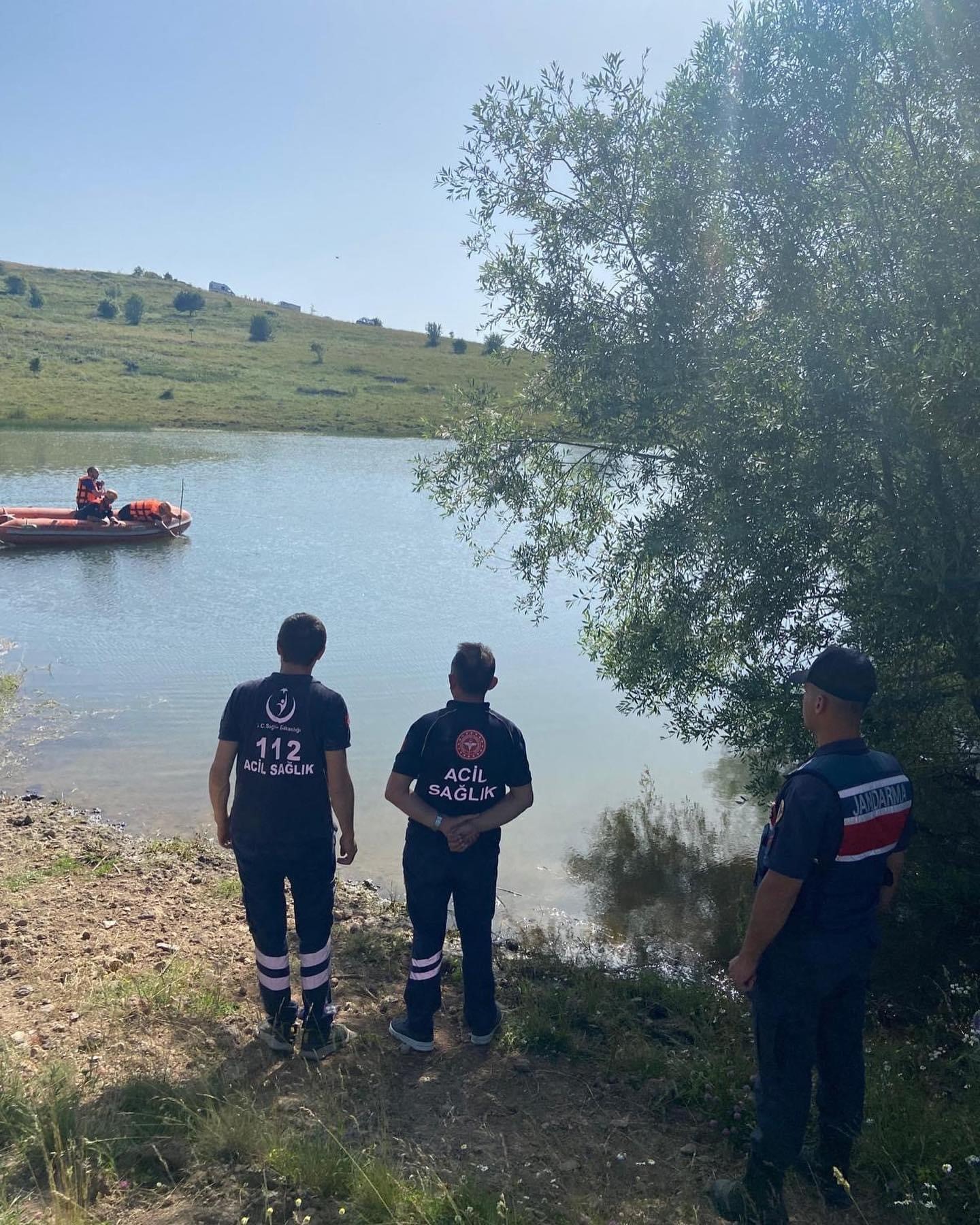 Serinlemek için girdiği gölette can verdi