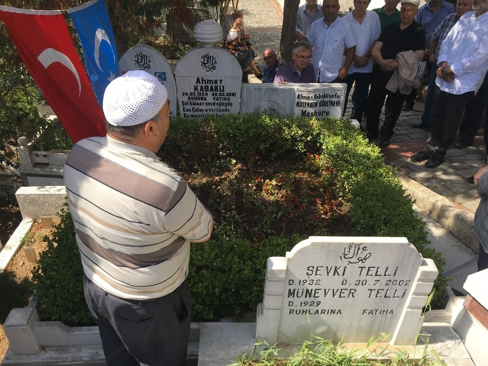 Servet Kabaklı mezarı başında anıldı 