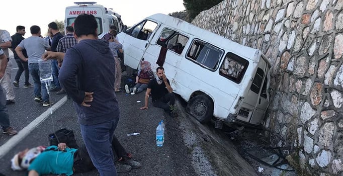 Servis aracı şarampole uçtu: 6 kişi yaralı