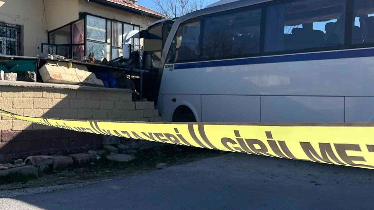 Servis kazasında acı haber! 13 yaşındaki öğrenci yaşamını yitirdi