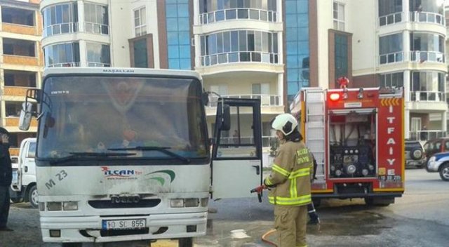 Servis otobüsünde yangın çıktı