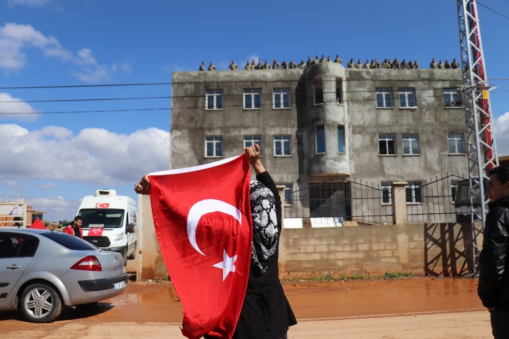 Servis şoförlerinden Mehmetçiğe konvoylu destek 