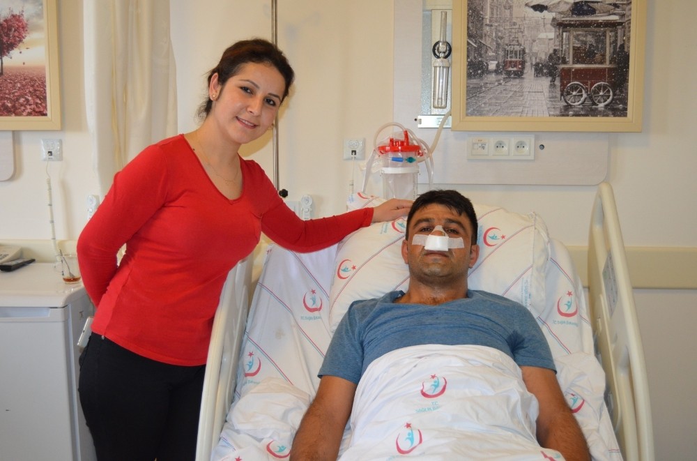 Ses kısıklığı şikayetiyle gittiği hastanede burnundan tümör çıktı 