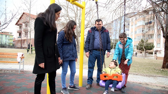 Sessiz hayatı koruyucu ailesiyle değişti