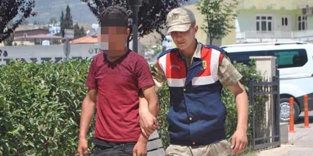 Sevdiği kızın nişanlanacağını öğrenince nişan kıyafetini...