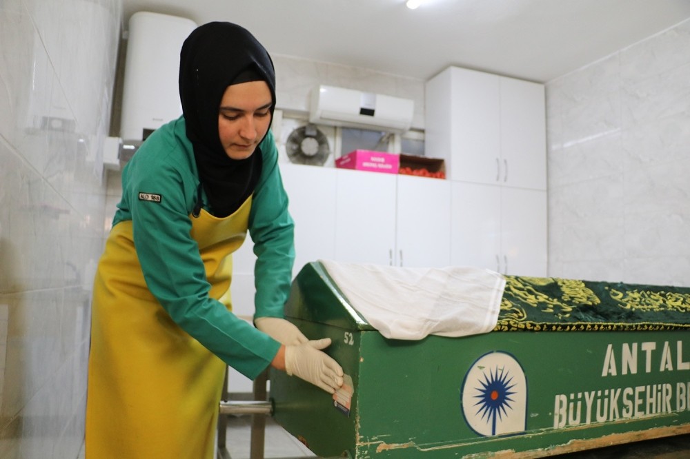 Severek yaptıkları mesleklerini duyan irkiliyor 