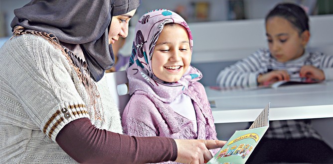 Sevgi ve hoşgörüyü öğreniyorlar