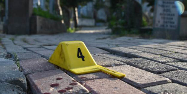 Sevgilisini rahatsız ediyor diye arkadaşını öldürdü!