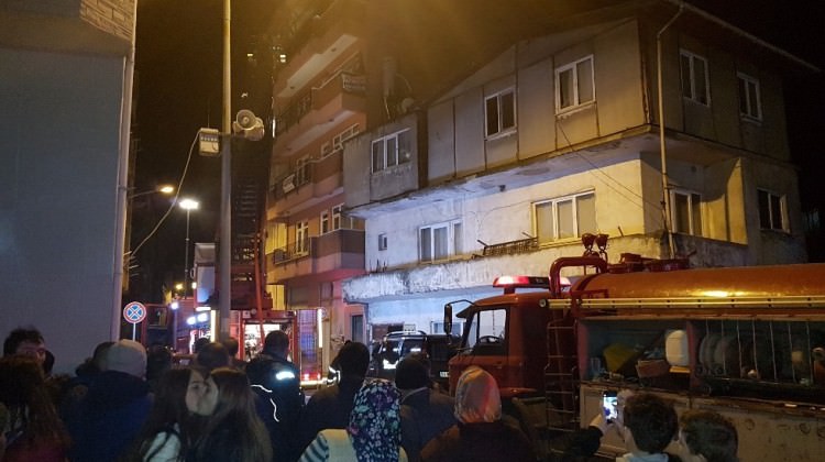 Sevgilisinin adını yazarken evi yaktı